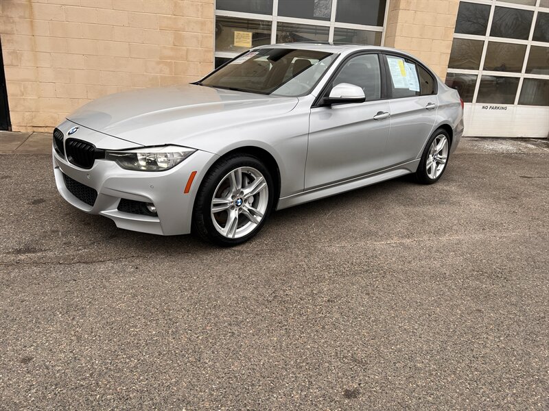 2017 BMW 3 Series 330i's photo