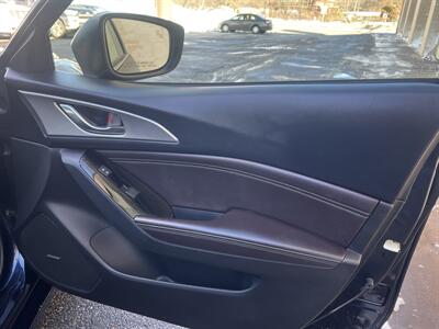2018 Mazda Mazda3 Touring   - Photo 13 - Peabody, MA 01960