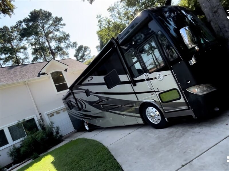 2011 Tiffin PHAETON 40   - Photo 1 - Chino Hills, CA 91709