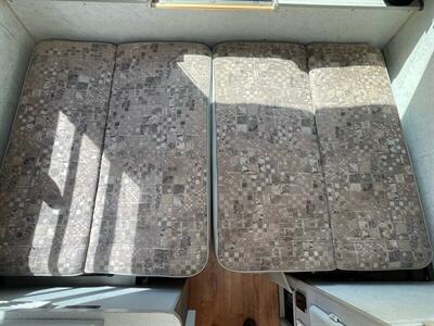 2004 Winnebago Rialta 22H   - Photo 5 - Chino Hills, CA 91709