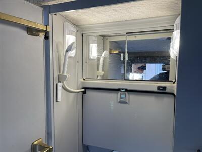 2004 Winnebago Rialta 22H   - Photo 34 - Chino Hills, CA 91709