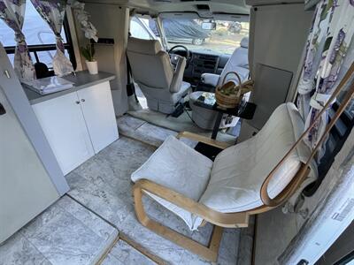 2004 Winnebago Rialta 22H   - Photo 3 - Chino Hills, CA 91709