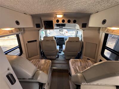 2002 Winnebago Rialta 22QD   - Photo 6 - Chino Hills, CA 91709