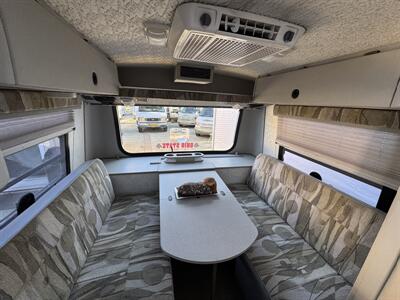 2002 Winnebago Rialta 22QD - Photo 8 - Chino Hills, CA 91709