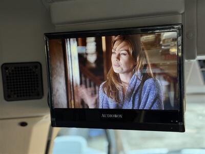 2002 Winnebago Rialta 22QD - Photo 7 - Chino Hills, CA 91709