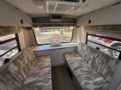 2002 Winnebago Rialta 22QD   - Photo 8 - Chino Hills, CA 91709