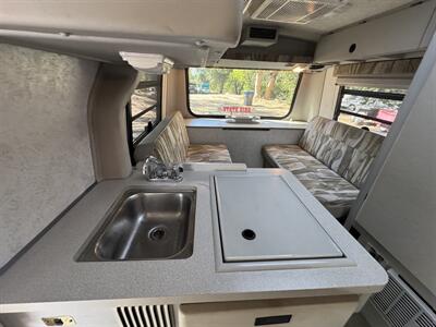 2002 Winnebago Rialta 22QD   - Photo 9 - Chino Hills, CA 91709