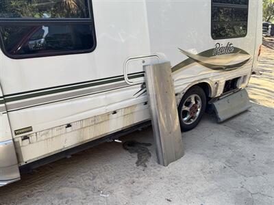 2002 Winnebago Rialta 22QD   - Photo 25 - Chino Hills, CA 91709