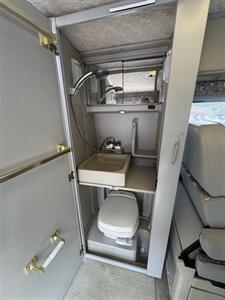 2002 Winnebago Rialta 22QD   - Photo 60 - Chino Hills, CA 91709