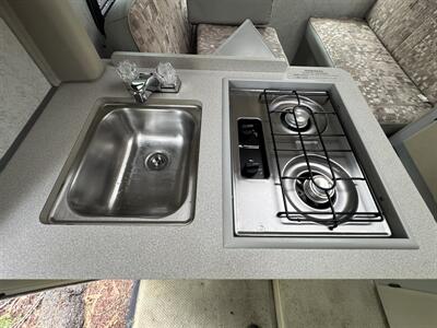 2002 Winnebago Rialta 22QD   - Photo 8 - Chino Hills, CA 91709