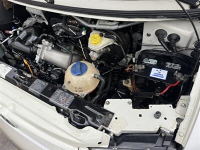 2002 Winnebago Rialta 22QD   - Photo 9 - Chino Hills, CA 91709