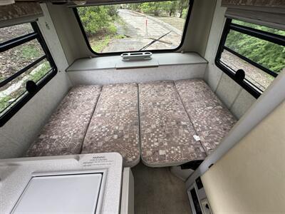 2002 Winnebago Rialta 22QD   - Photo 5 - Chino Hills, CA 91709