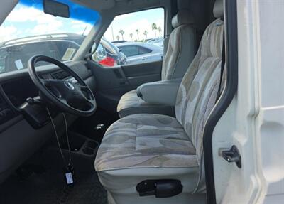 2002 Winnebago Rialta 22QD - Photo 12 - San Diego, CA 91977