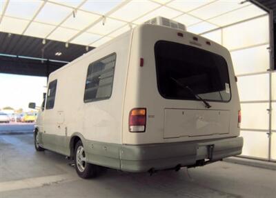 2002 Winnebago Rialta 22QD - Photo 11 - San Diego, CA 91977
