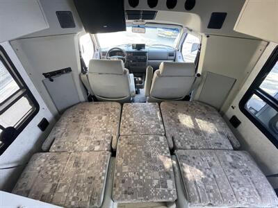 2002 Winnebago Rialta 22QD   - Photo 3 - Chino Hills, CA 91709