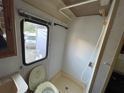 2002 Winnebago Vista 21B  Rialta - Photo 33 - Chino Hills, CA 91709