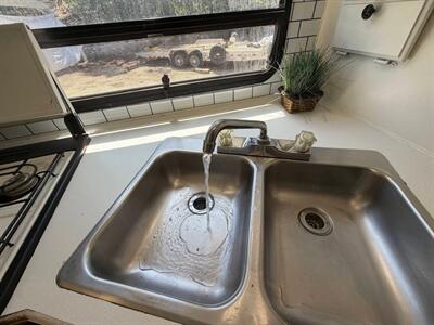 2013 Ford F-250 LANCE Camper   - Photo 11 - San Diego, CA 91977