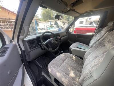 2000 Winnebago Rialta 22QD - Photo 8 - Brea, CA 92822