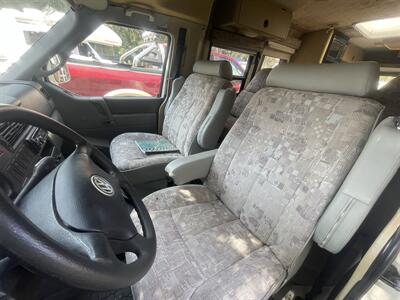 2000 Winnebago Rialta 22QD - Photo 7 - Brea, CA 92822