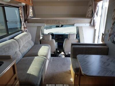 2002 Winnebago Rialta VISTA 21B   - Photo 8 - Chino Hills, CA 91709