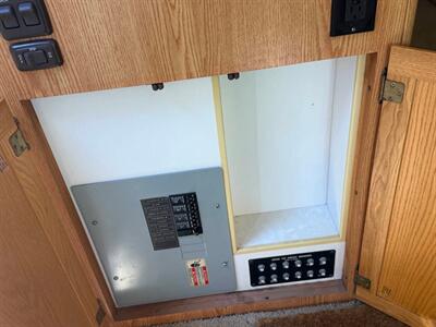 2003 Winnebago ADVENTURE 33V - Photo 25 - San Diego, CA 91977