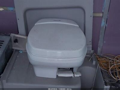 2000 Winnebago Rialta 22   - Photo 12 - Brea, CA 92822