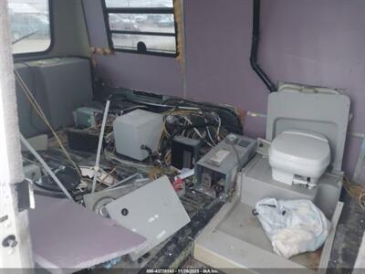 2000 Winnebago Rialta 22   - Photo 4 - Brea, CA 92822