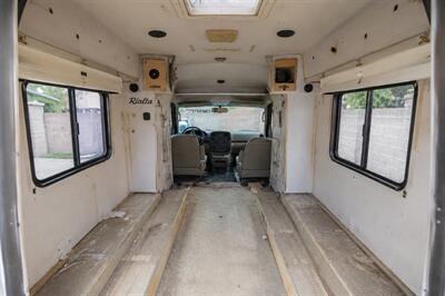 2000 Winnebago Rialta 22 - Photo 2 - San Diego, CA 91977