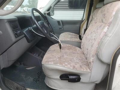 2002 Winnebago Rialta 22QD   - Photo 15 - Chino Hills, CA 91709