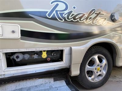 2002 Winnebago Rialta 22QD   - Photo 14 - Chino Hills, CA 91709