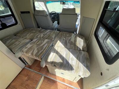 2002 Winnebago 22QD   - Photo 12 - Chino Hills, CA 91709