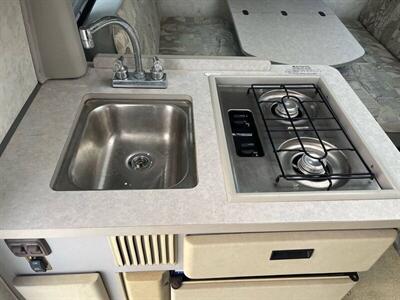 2002 Winnebago 22QD   - Photo 5 - Chino Hills, CA 91709