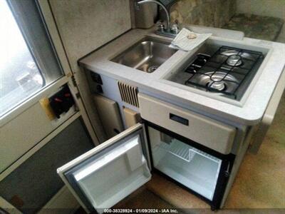 2002 Winnebago 22QD   - Photo 18 - Chino Hills, CA 91709