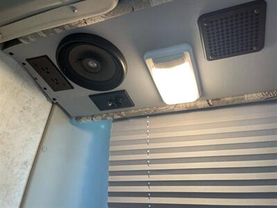 2002 Winnebago 22QD   - Photo 21 - Chino Hills, CA 91709