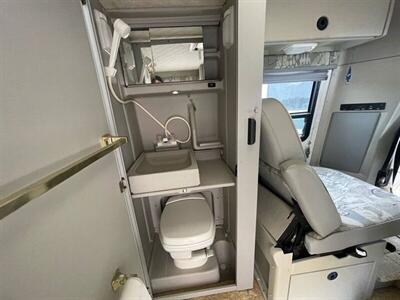 2002 Winnebago 22QD   - Photo 47 - Chino Hills, CA 91709