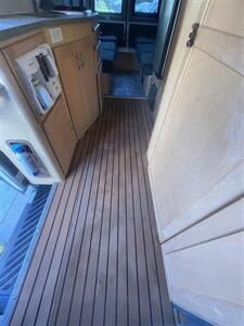 2004 Pleasure-Way Plateau   - Photo 57 - Brea, CA 92822