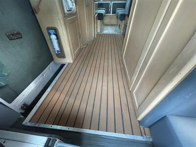 2004 Pleasure-Way Plateau   - Photo 8 - Brea, CA 92822