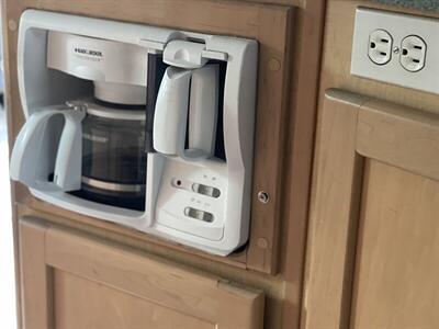 2004 Pleasure-Way Plateau   - Photo 4 - Brea, CA 92822