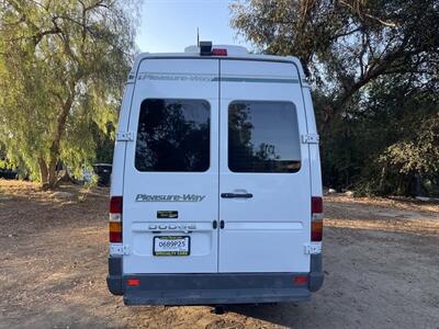 2004 Pleasure-Way Plateau   - Photo 14 - Brea, CA 92822