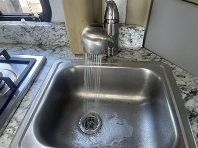 2001 Winnebago RIALTA 22HD   - Photo 68 - Brea, CA 92822