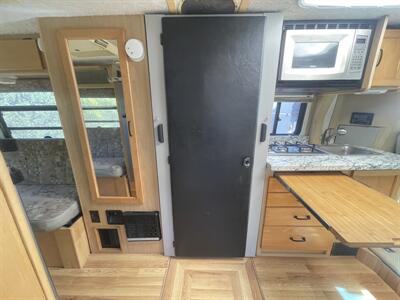 2001 Winnebago RIALTA 22HD   - Photo 5 - Brea, CA 92822