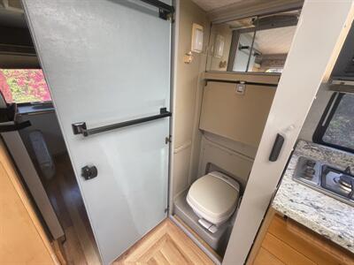 2001 Winnebago RIALTA 22HD   - Photo 44 - Brea, CA 92822