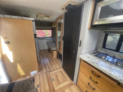 2001 Winnebago RIALTA 22HD   - Photo 45 - Brea, CA 92822