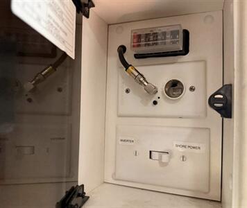 2011 COACH HOUSE PLATINUM II 24 1 XL   - Photo 32 - Chino Hills, CA 91709