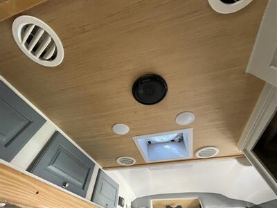 2011 COACH HOUSE PLATINUM II 24 1 XL   - Photo 25 - Chino Hills, CA 91709