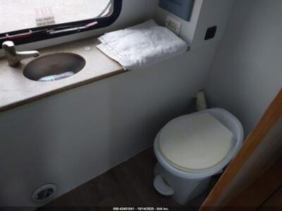 2011 COACH HOUSE PLATINUM II 24 1 XL - Photo 14 - Chino Hills, CA 91709