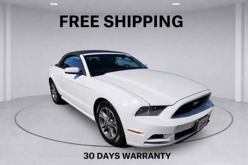 2014 Ford Mustang Convertible  V6
