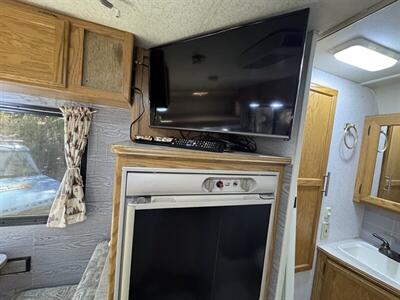 2002 Winnebago VISTA 21B Rialta   - Photo 14 - Chino Hills, CA 91709