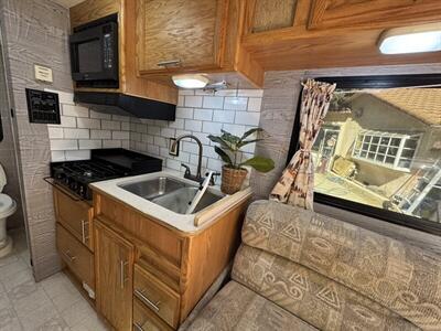 2002 Winnebago VISTA 21B Rialta   - Photo 8 - Chino Hills, CA 91709