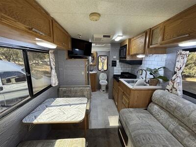 2002 Winnebago VISTA 21B Rialta   - Photo 2 - Chino Hills, CA 91709